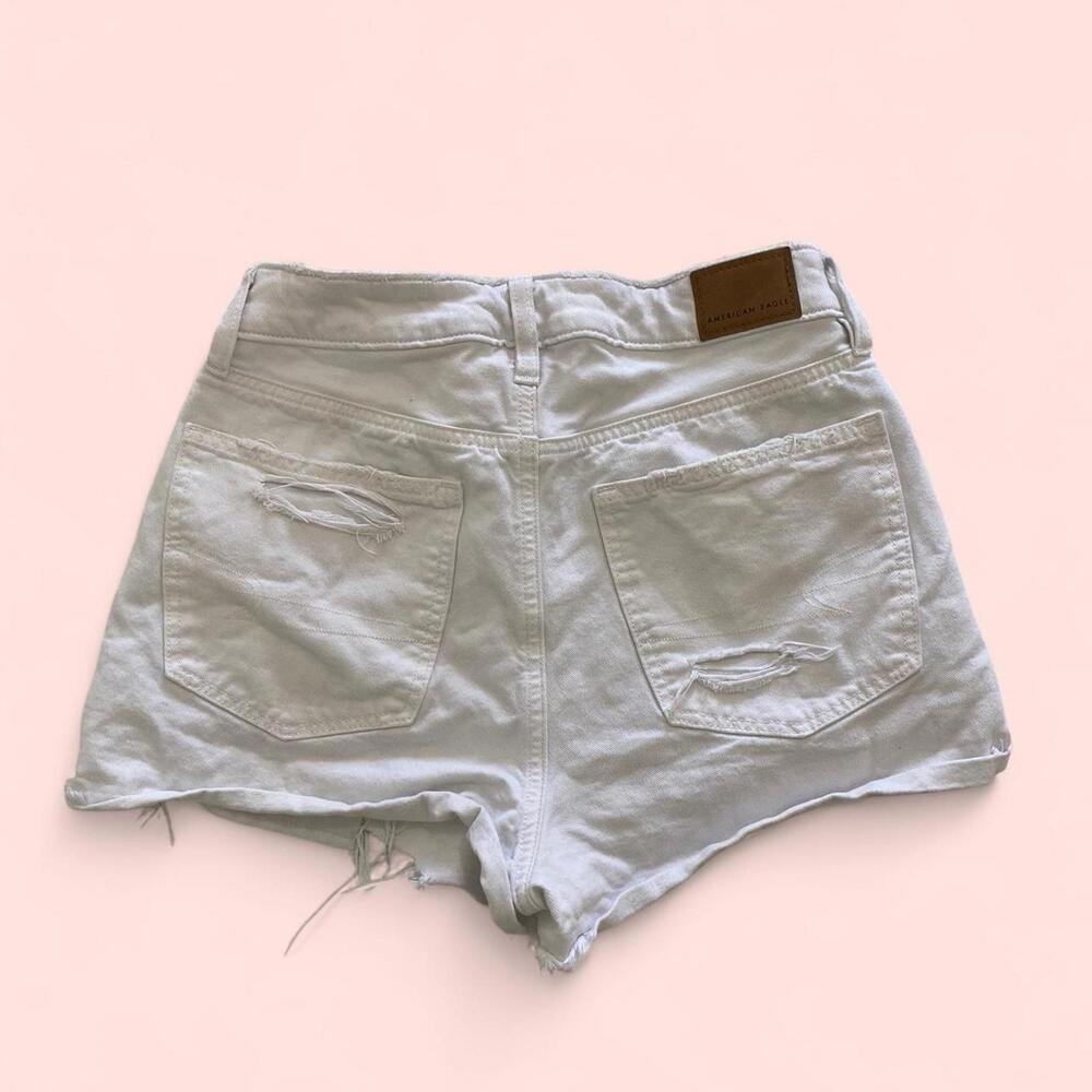 White mid waisted summer shorts